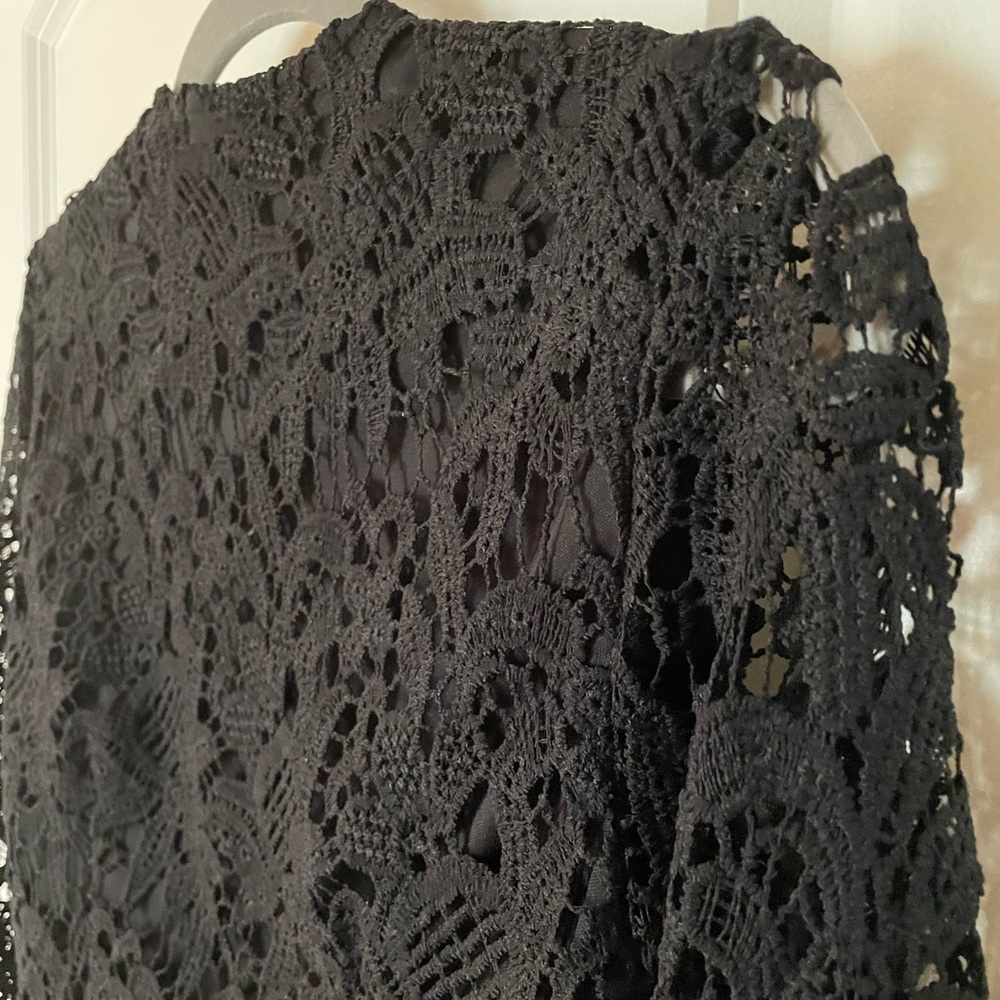 🎉 2x Host Pick! 🎉 Boohoo Black Flare Sleeve Lace Crochet Crop Top - Size 6 - Picture 10 of 13